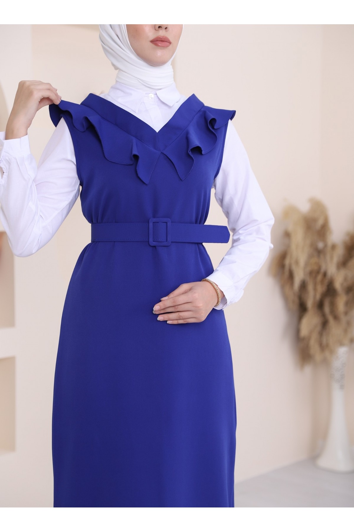 Yakası V Kemerli Uzun Jile Elbise      -Saks