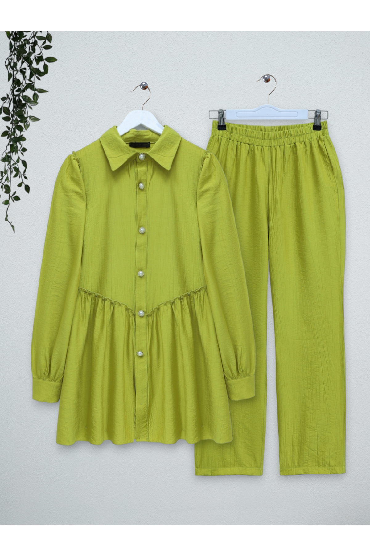 Omzu Ve Önü Büzgülü İnci Düğmeli Takım -Yağ Yeşili