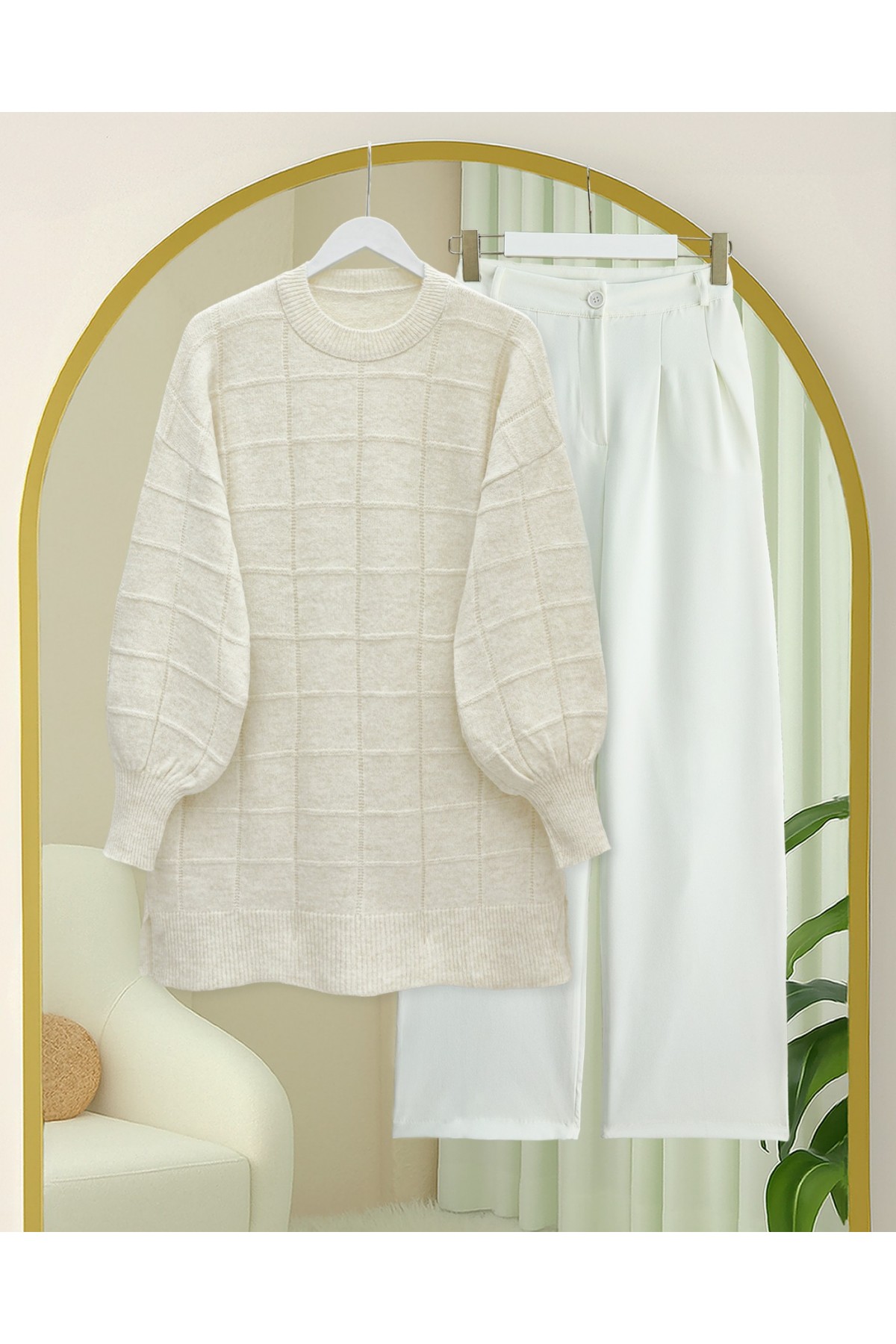 Kare Desenli Yırtmaçlı Yumoş Triko Tunik -Ekru