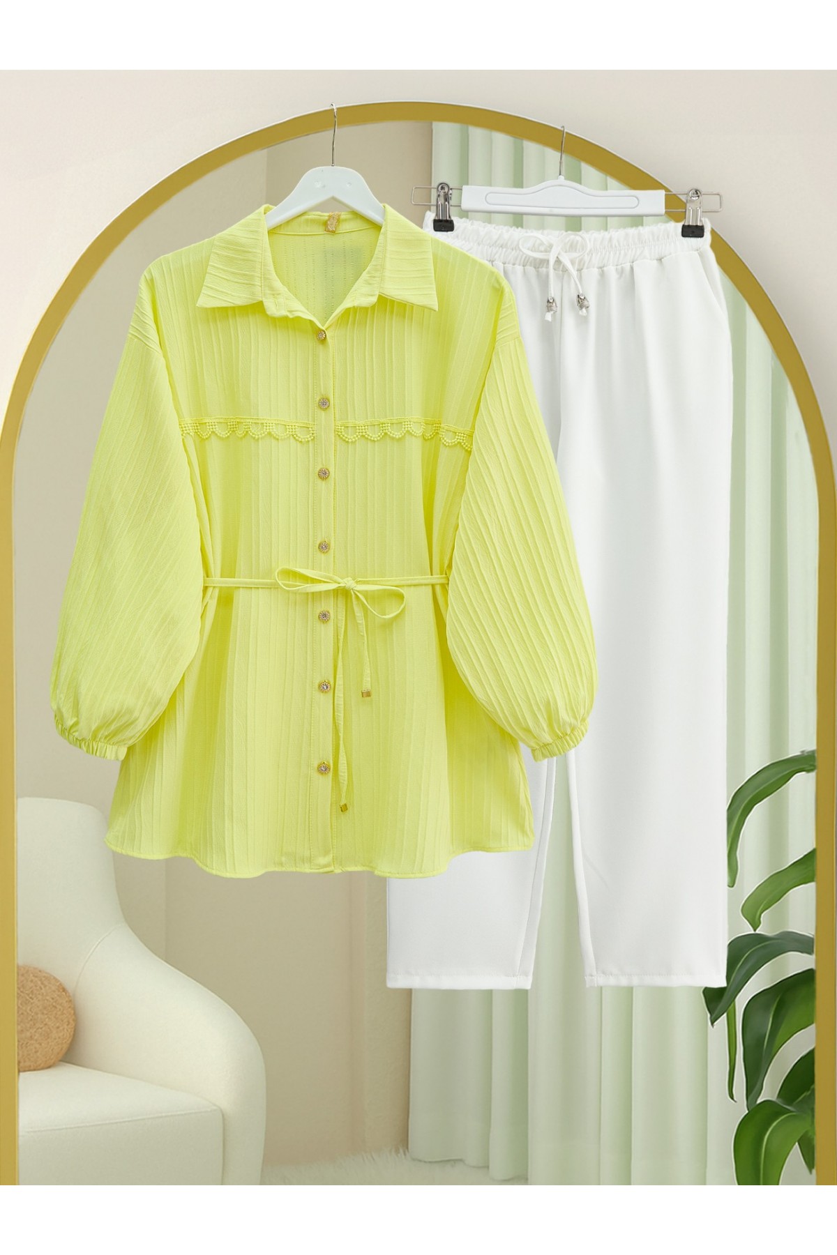 Taşlı Düğmeli Beli Bağlamalı Dantel Detaylı Gömlek -Sarı