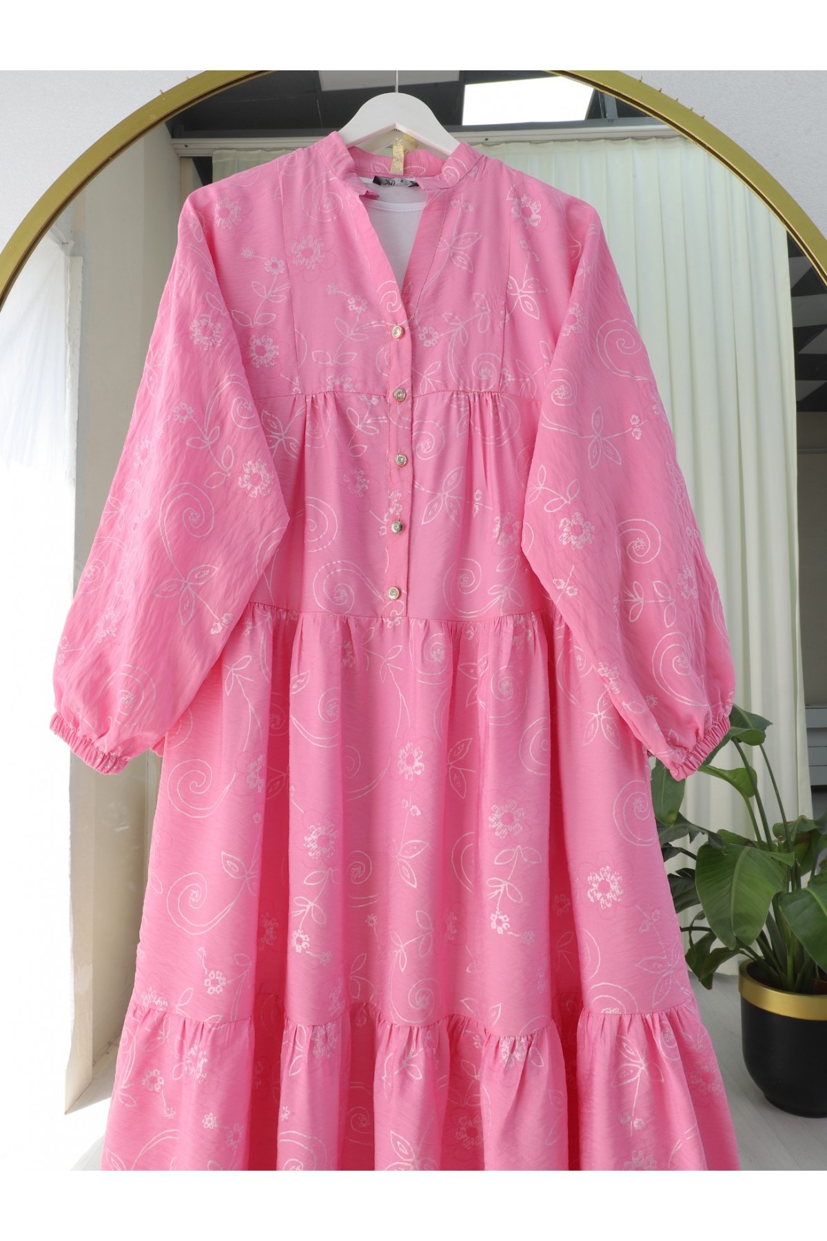 Kolu Lastikli Yarım Düğmeli Jakar Baskılı Parçalı Elbise -Pembe