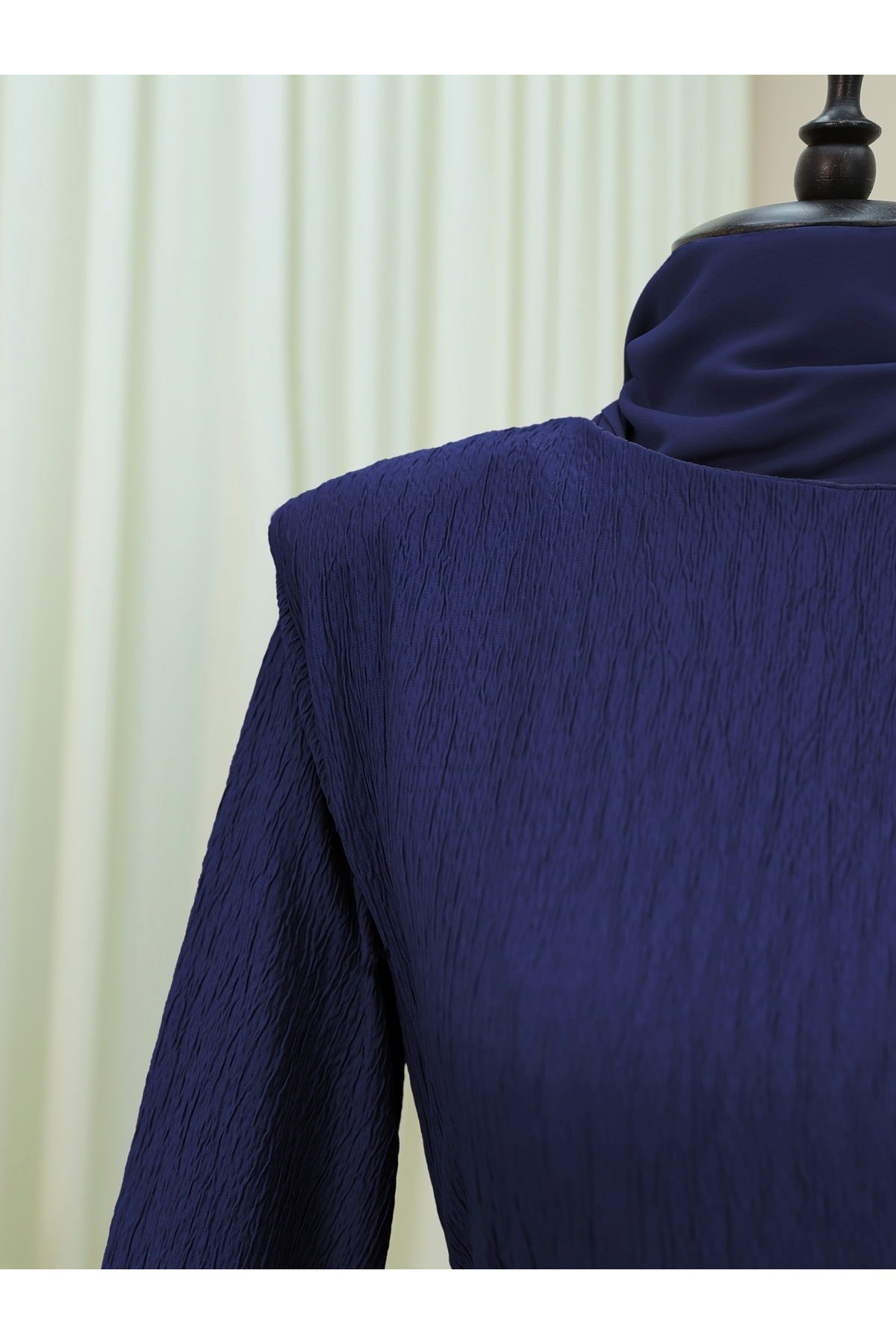 Omuzu Vatkalı Bağcıklı Bürümcük Elbise -Laci