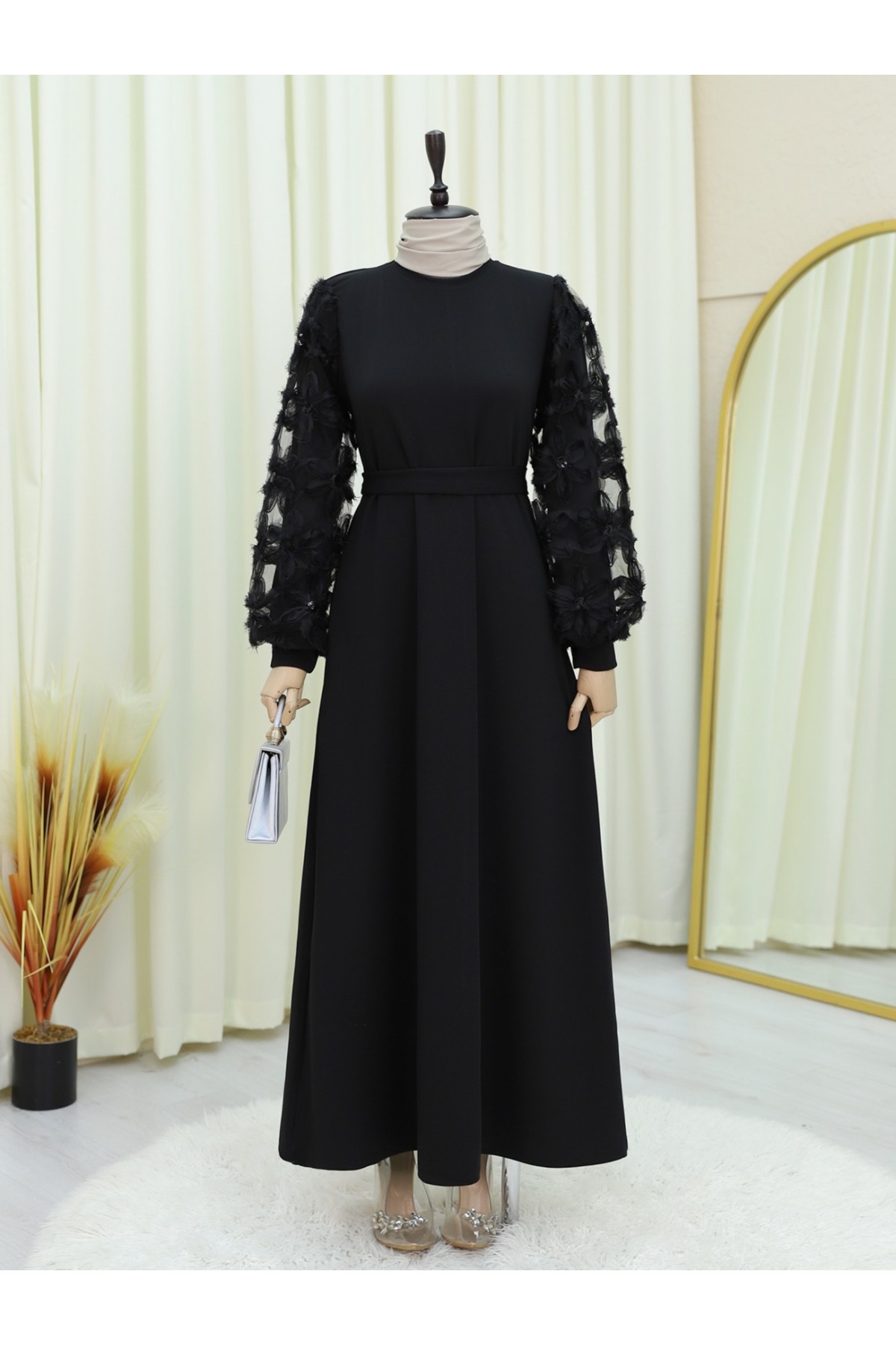 Kabartma Çiçekli Tül Kollu Kemerli Elbise -Siyah