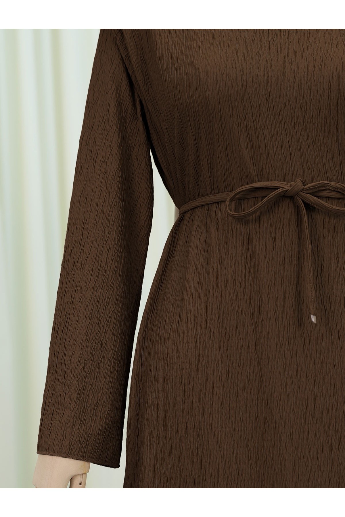 Omuzu Vatkalı Bağcıklı Bürümcük Elbise -Kahve