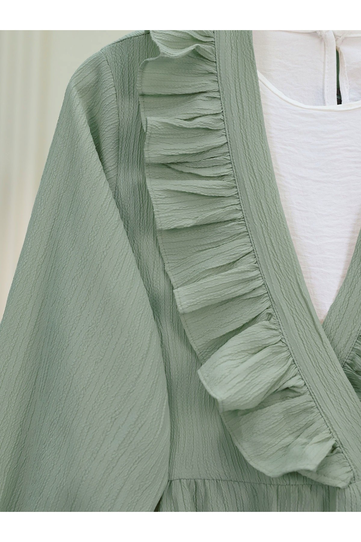 Önü Fırfırlı Bağlamalı Krinkıl Kimono -Mint