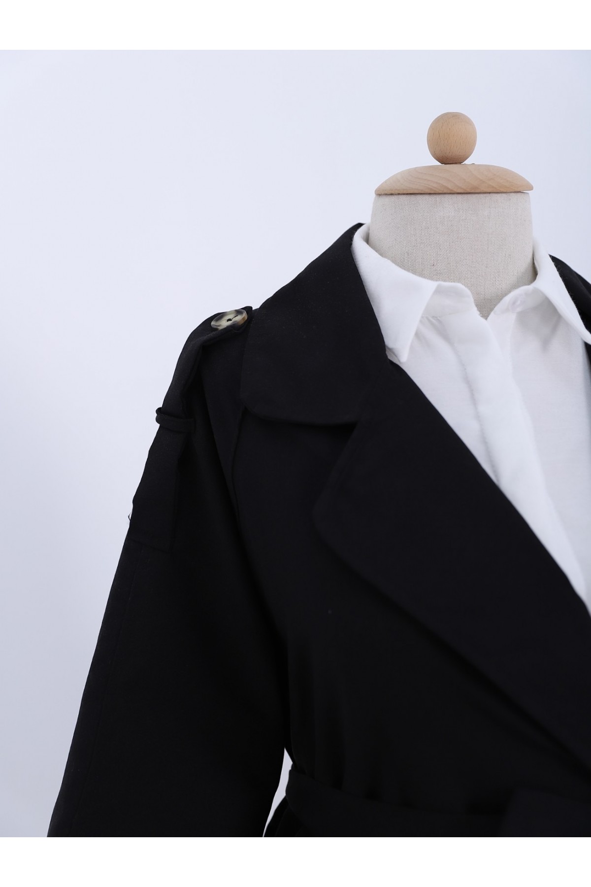 Kapaklı Cepli Kolu Bağcıklı Trençkot -Siyah