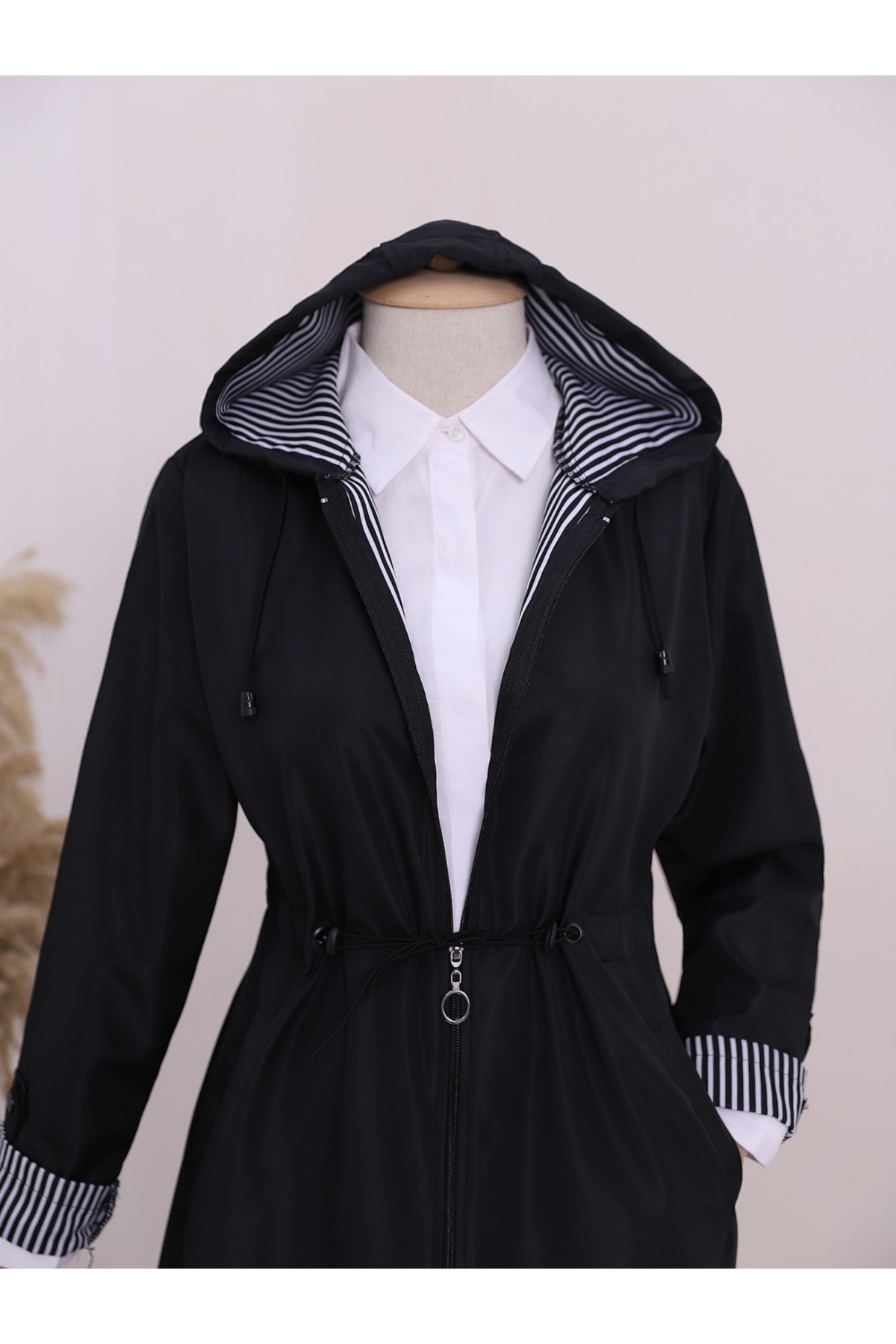 Beli Lastikli Kolu Katlamalı Kapşonlu Trenckot -Siyah