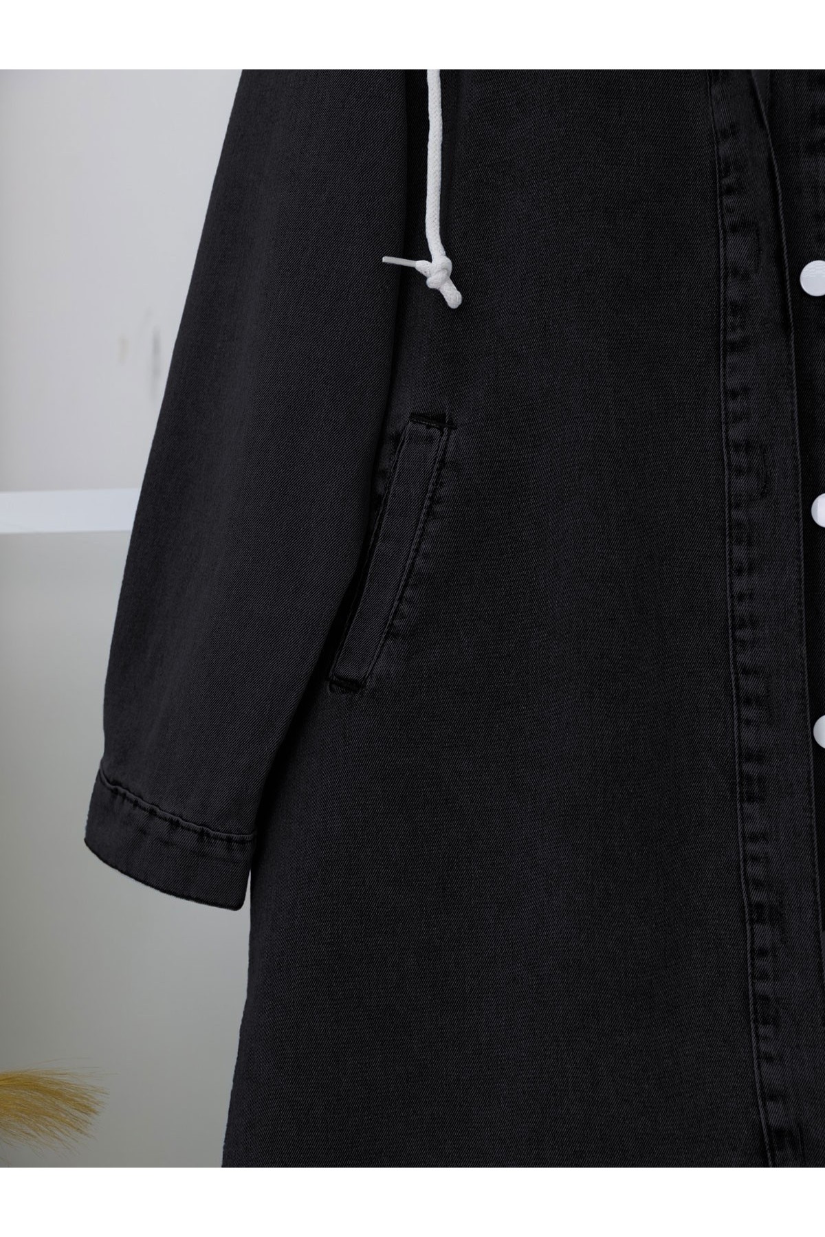 Kapşonlu Düğmeli Oval Kesim Kot Kap  -Siyah