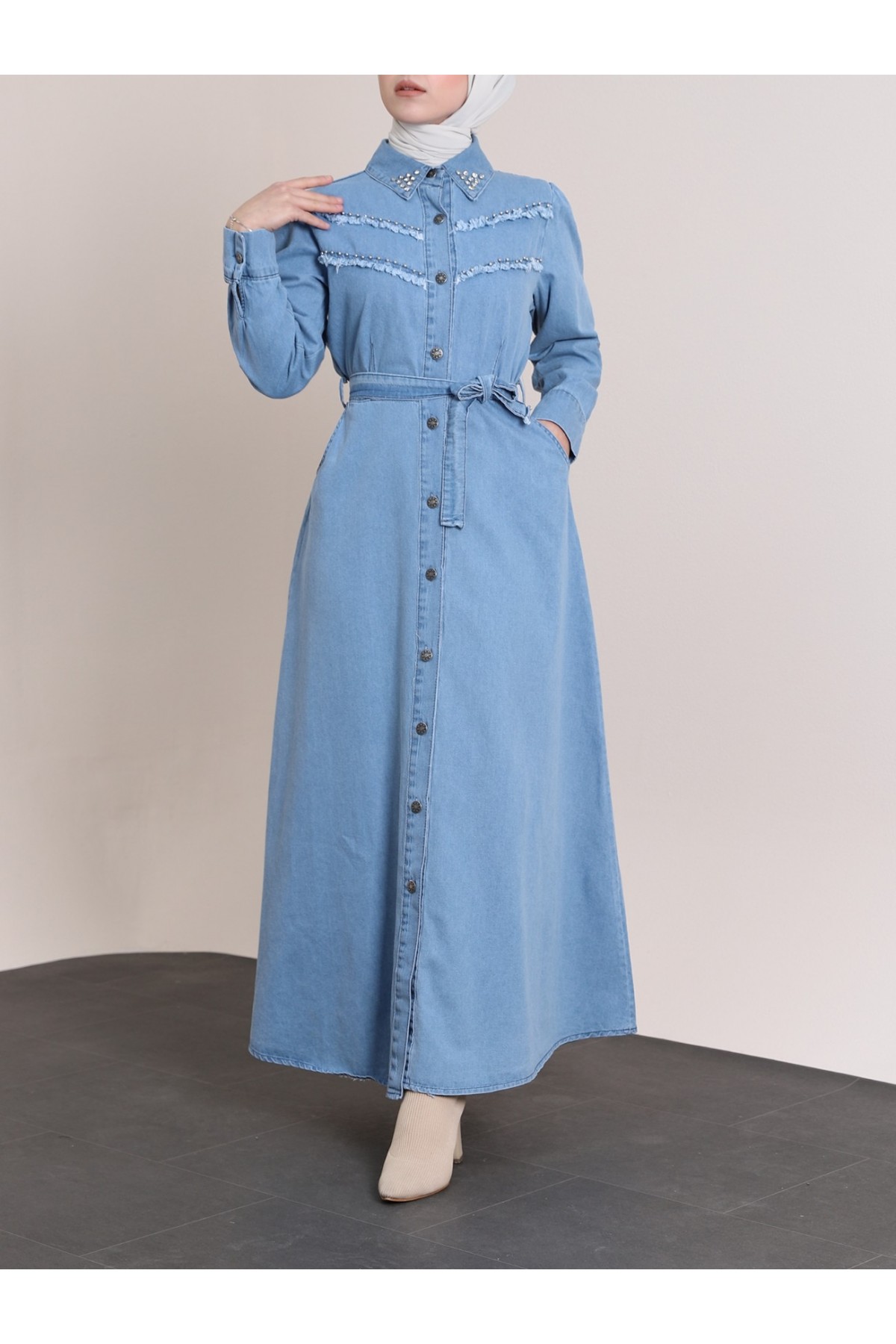 Yakası Ve Göğsü Taşlı Eskitme Kot Elbise -Açık Mavi