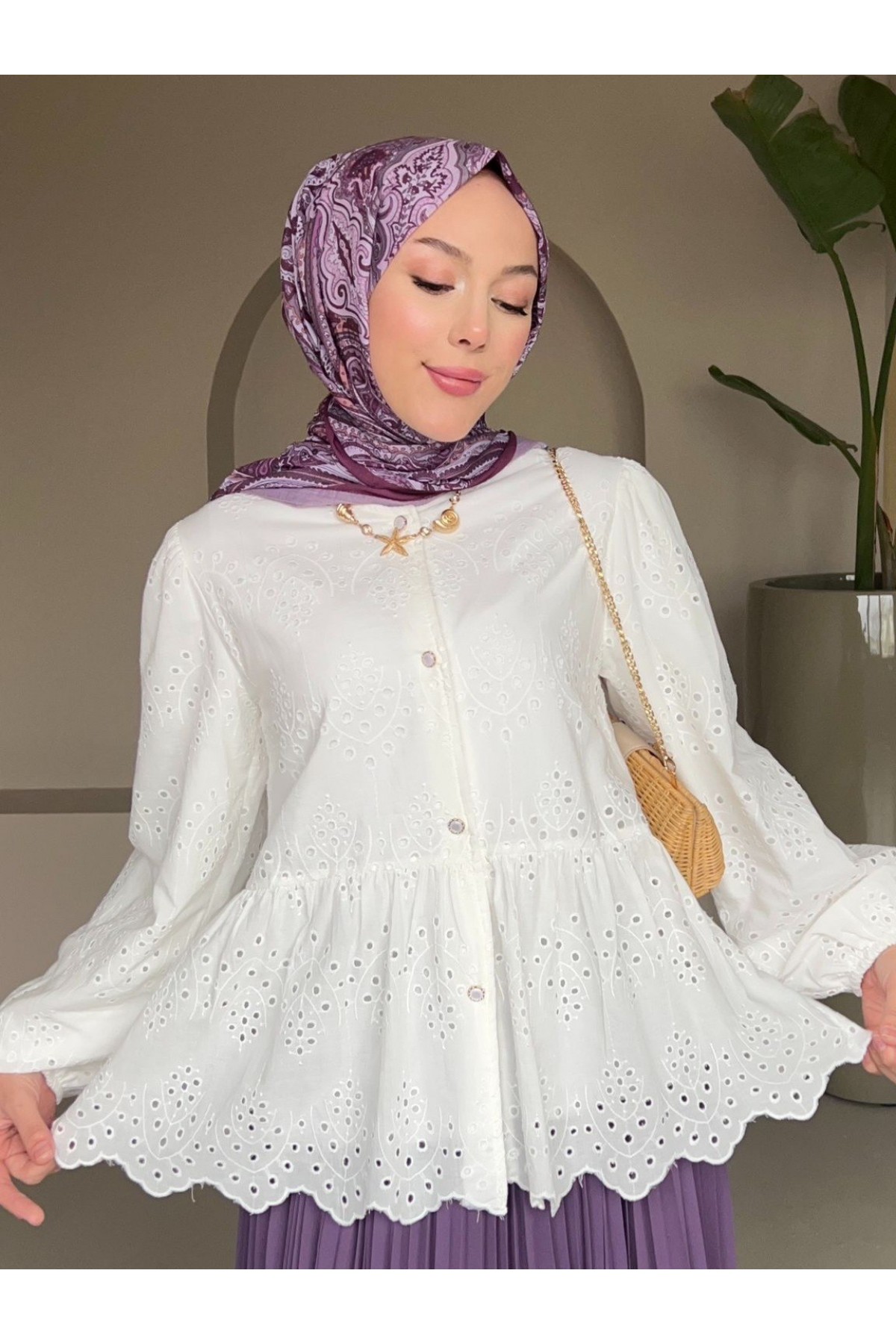 Kolu Lastikli Ajurlu Düğmeli Astarlı Gömlek -Beyaz