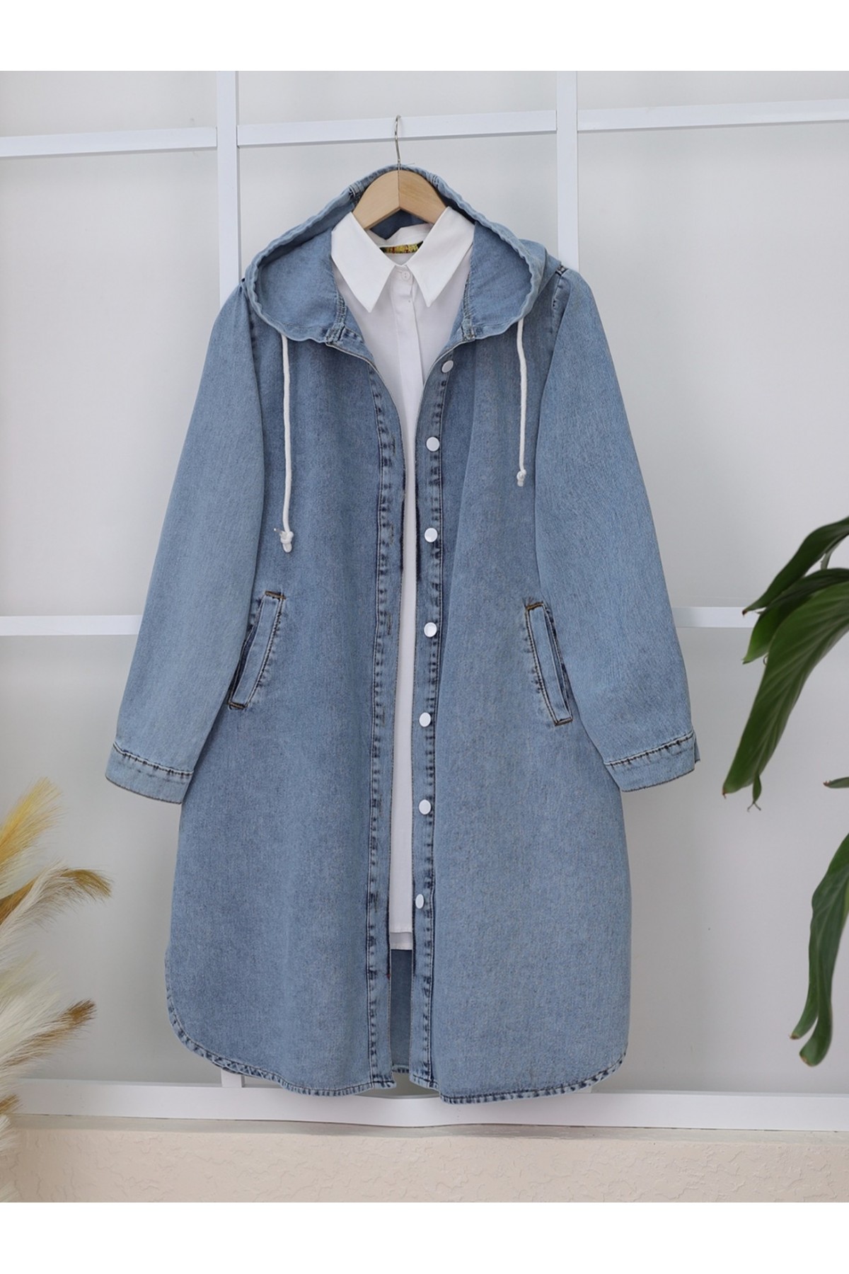 Kapşonlu Düğmeli Oval Kesim Kot Kap -Buz Mavi