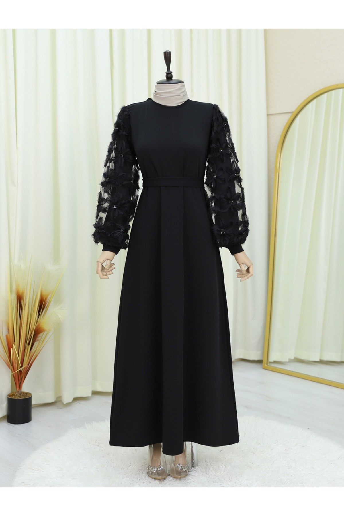 Kabartma Çiçekli Tül Kollu Kemerli Elbise -Siyah
