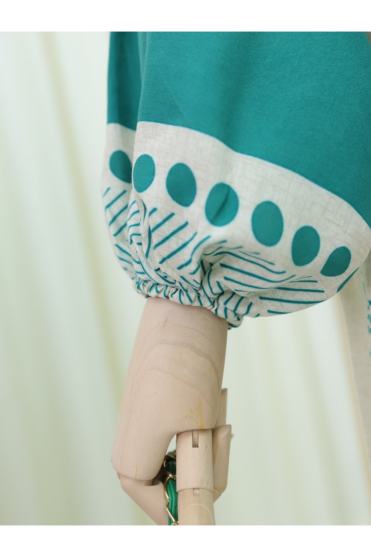 Dik Yaka Yarım Düğmeli Yaprak Desen Elbise -Orman Yş.