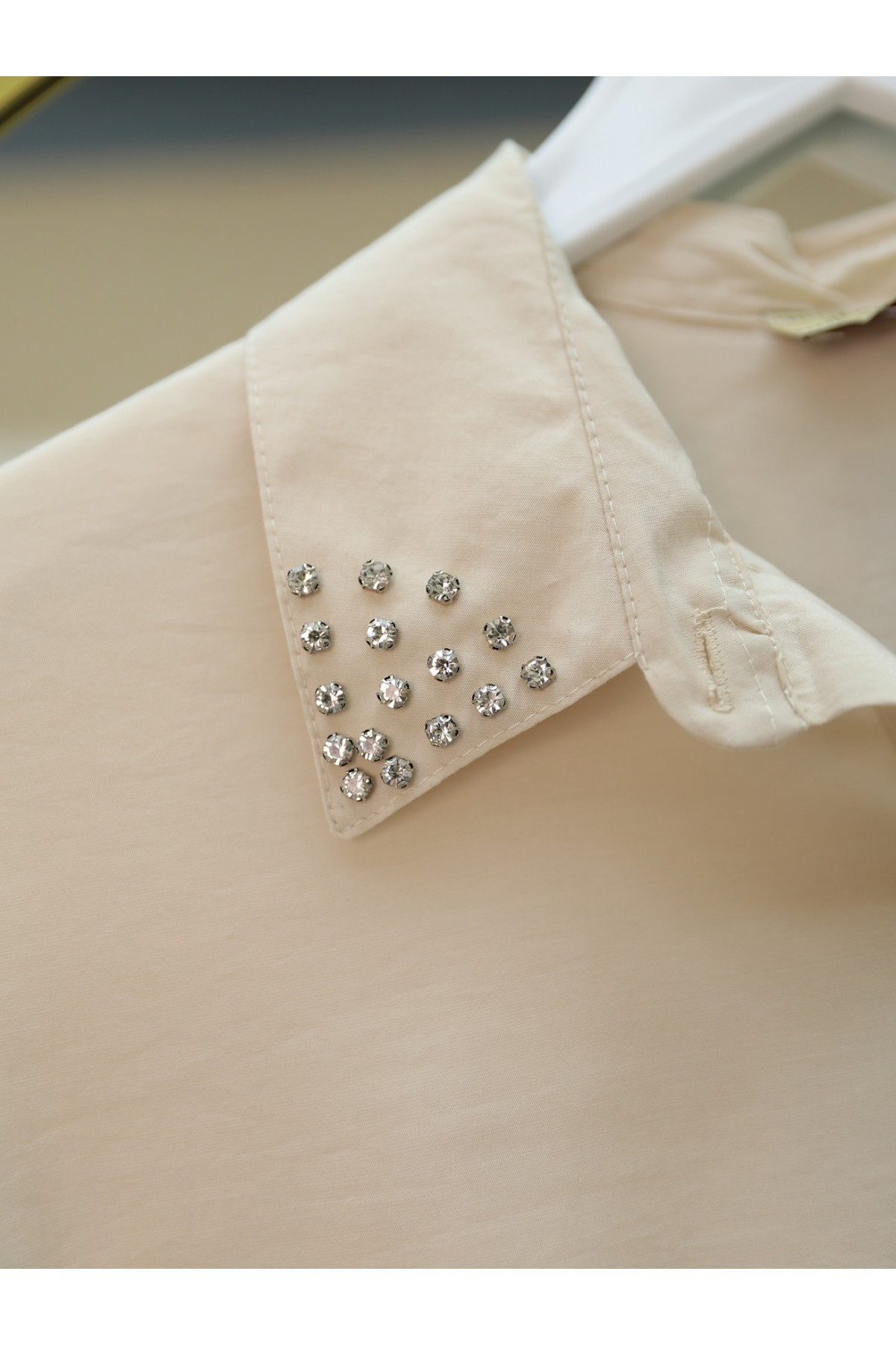 Yakası Taşlı Belden Bağlamalı Pantolonlu Takım -Bej