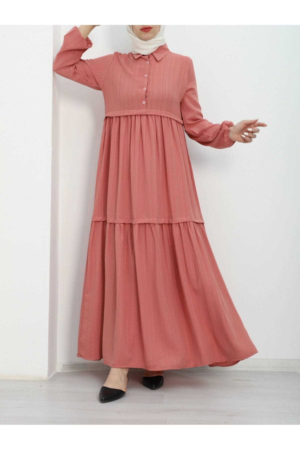 Parçalı Yarım Düğmeli Kolu Lastikli Elbise -Yavruağzı