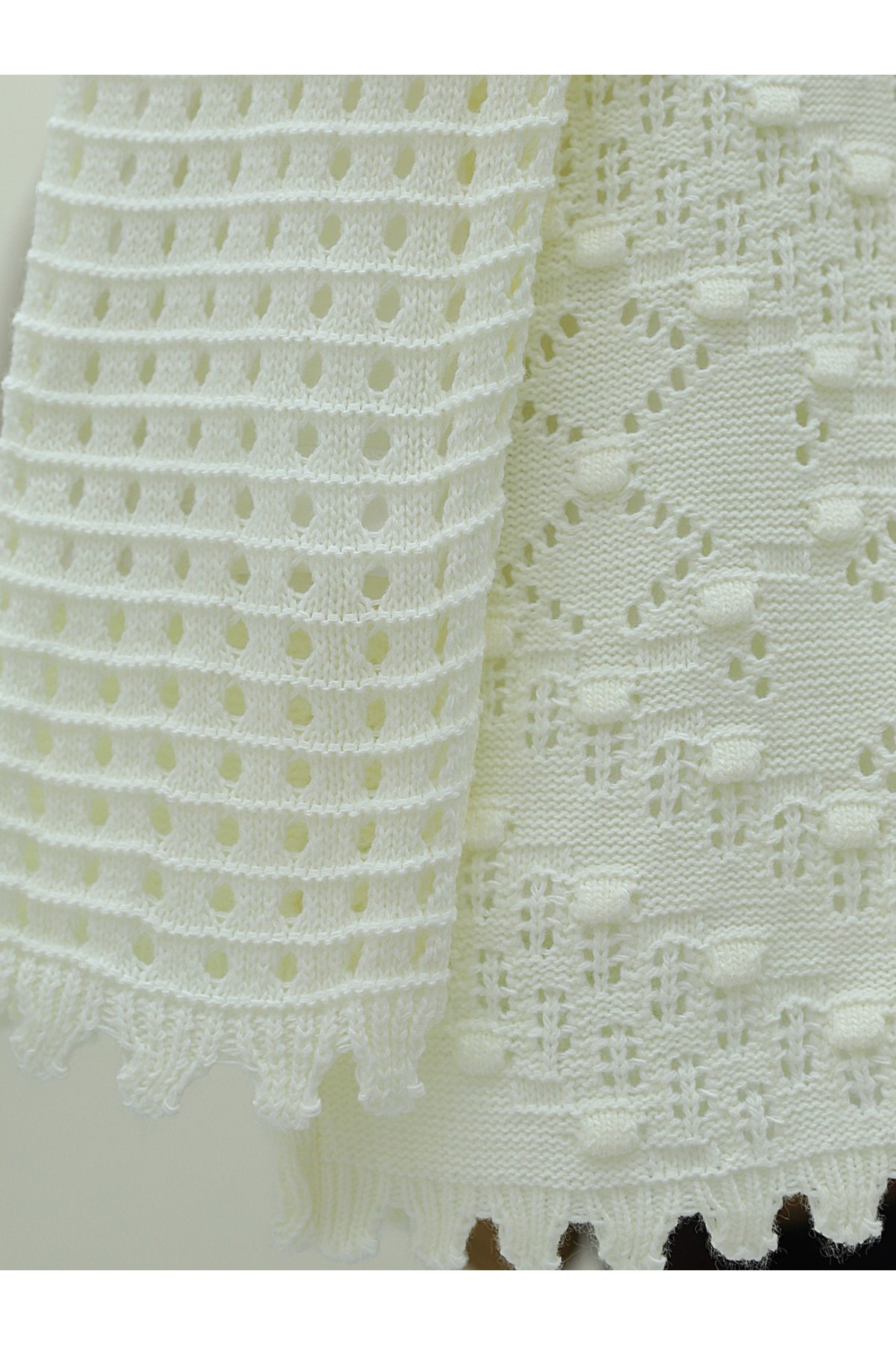 Ponponlu Yuvarlak Yaka Düğmeli Triko Hırka -Ekru