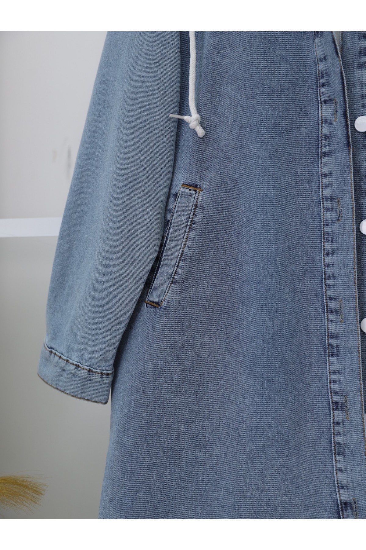 Kapşonlu Düğmeli Oval Kesim Kot Kap -Buz Mavi