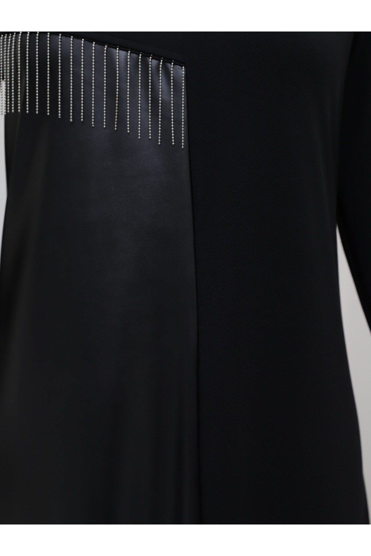 Deri Detaylı Metal Zincirli Elbise -Siyah