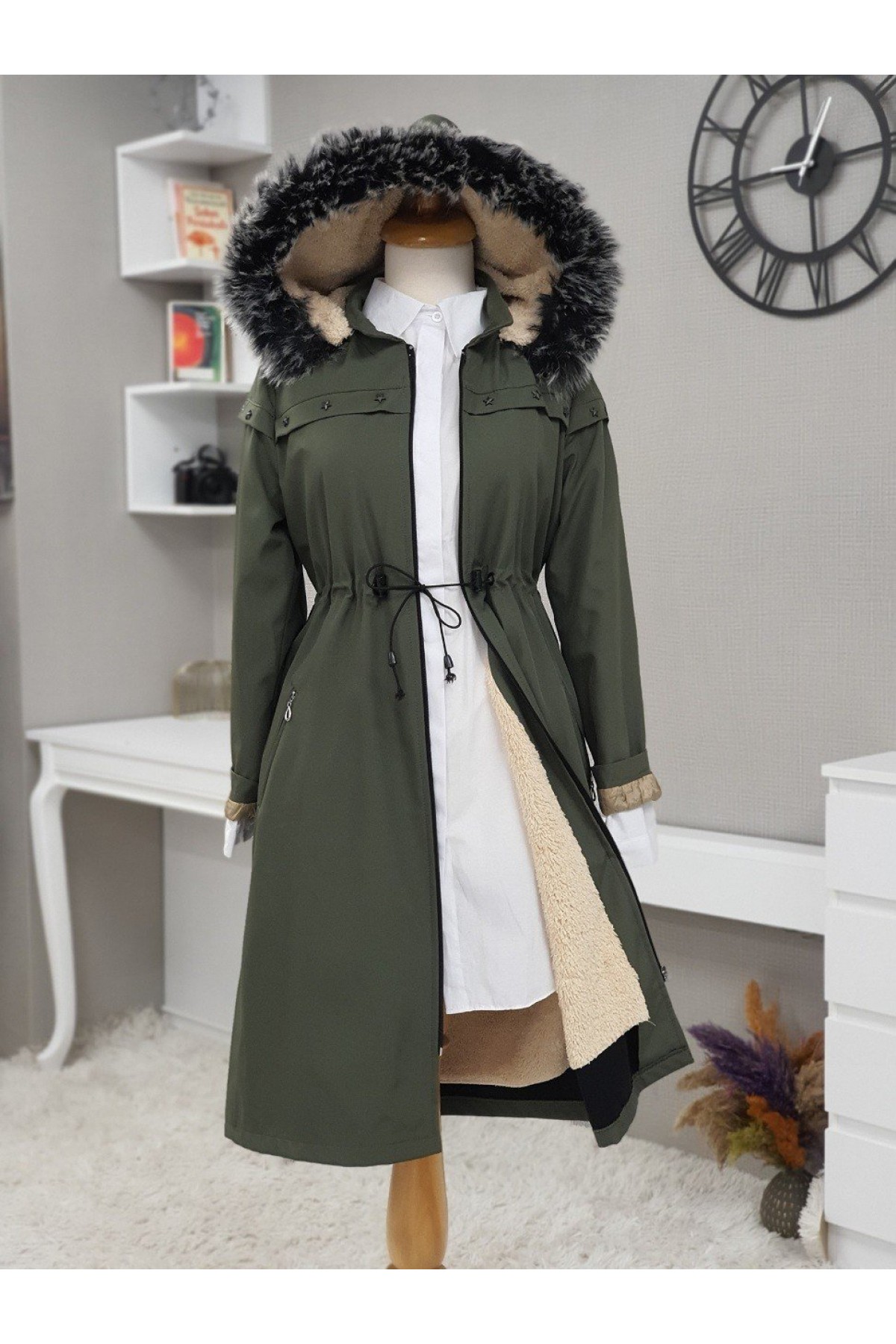 Çıkma Kapşonlu Yıldız Metal Detaylı Kaban -Haki