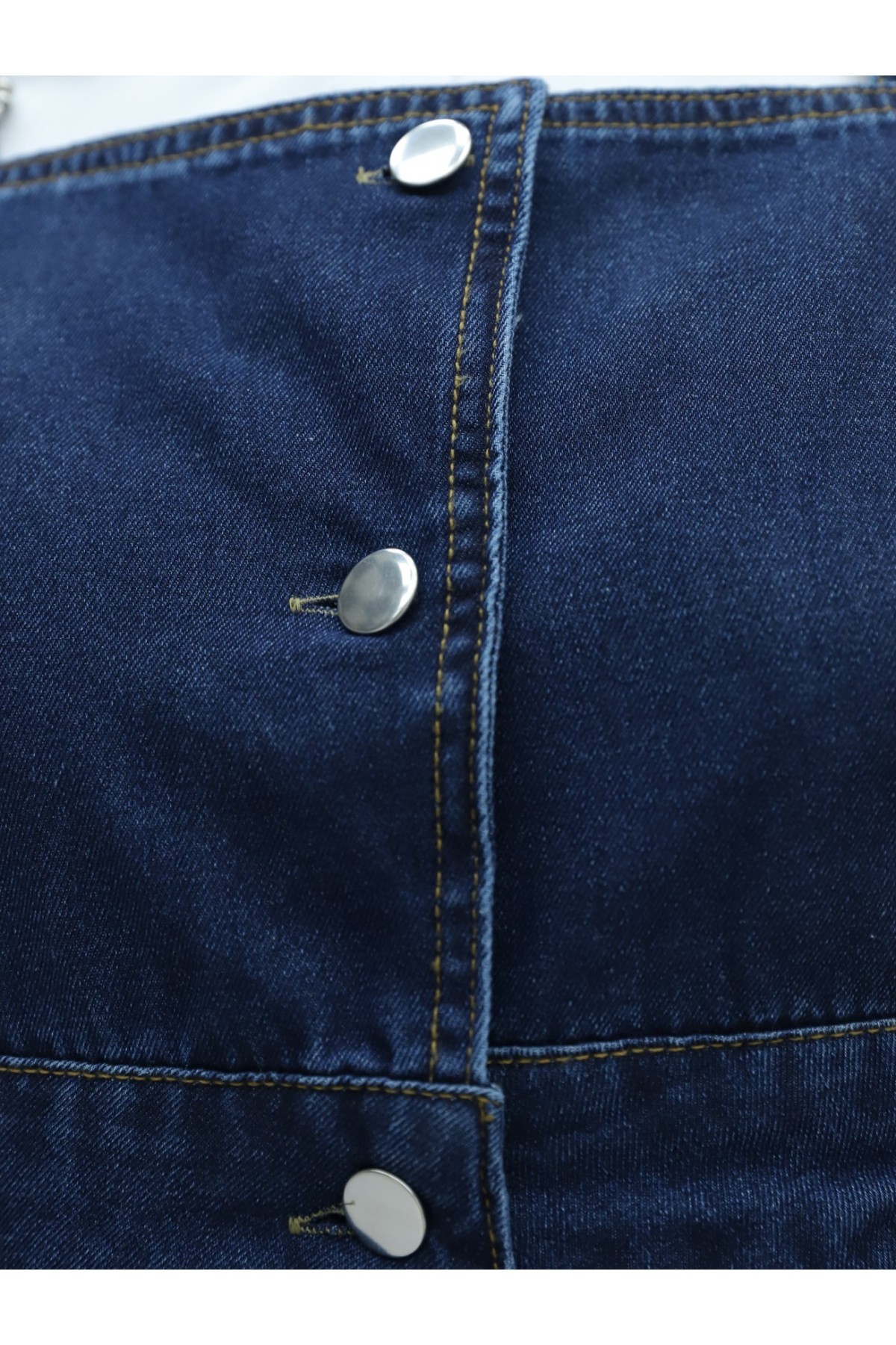 Önden Düğmeli Yan Cepli Eteği Fırfırlı Kot Jile  -Laci