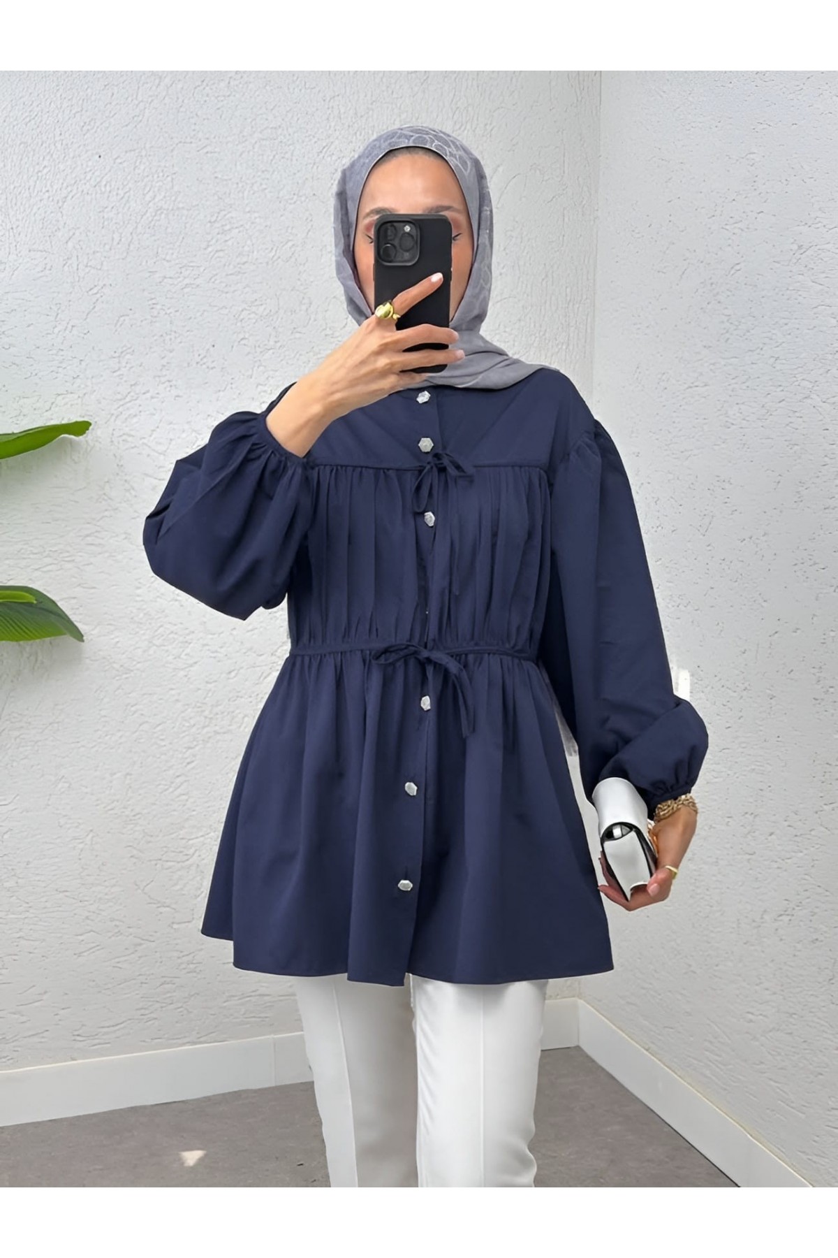 Taşlı Düğmeli Kolu Lastikli Bağlama Detaylı Gömlek -Laci