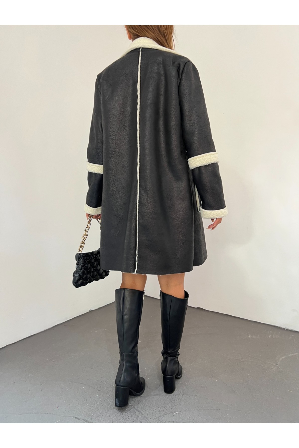 İçi Kürklü Çift Düğmeli Cepli Süet Kaban -Siyah