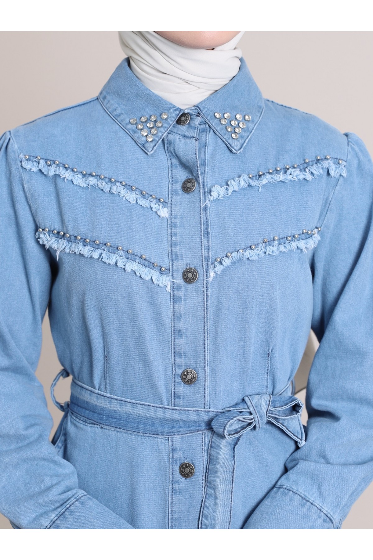 Yakası Ve Göğsü Taşlı Eskitme Kot Elbise -Açık Mavi