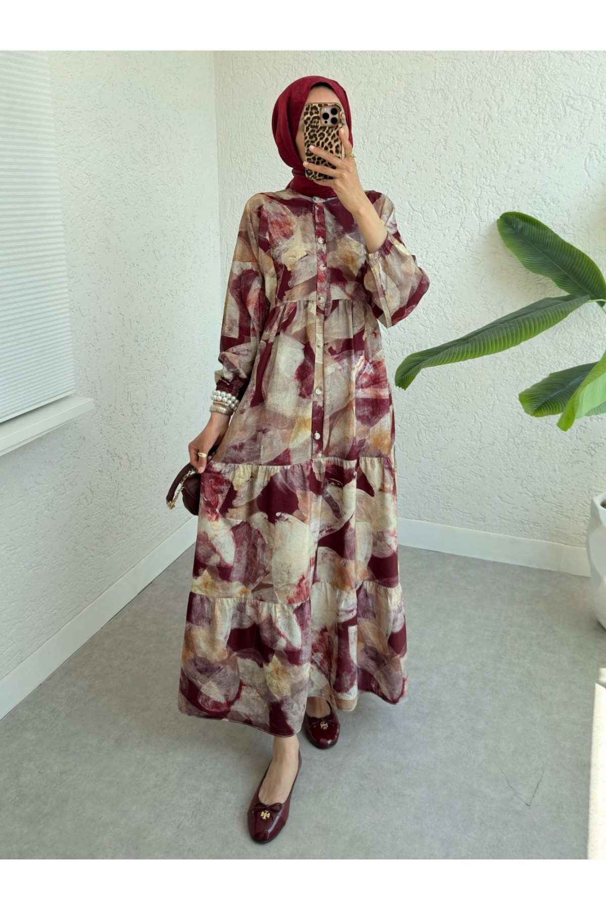 Yarım Düğmeli Kolu Lastikli Batik Desenli Elbise -Bordo