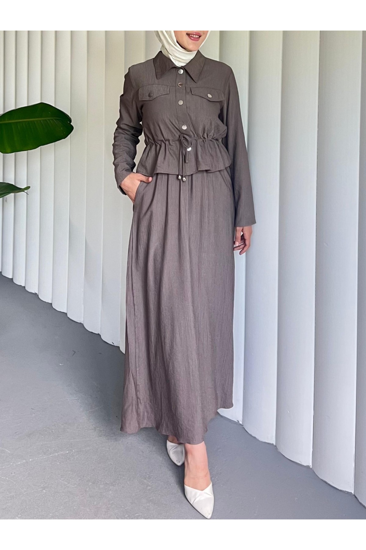 Metal Düğmeli Beli Bağlamalı Gömlek Jile Elbise  -Toprak